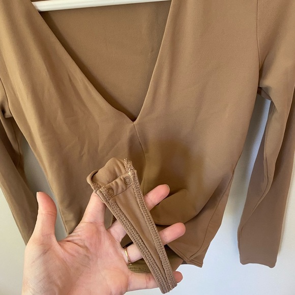 Babaton Contour Long Sleeve Bodysuit - Picture 4 of 5